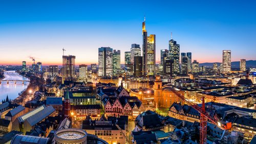 Frankfurt Skyline Abends mit A-ROSA