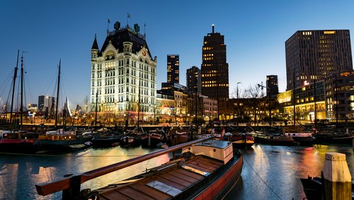 Rotterdam am Abend entdecken