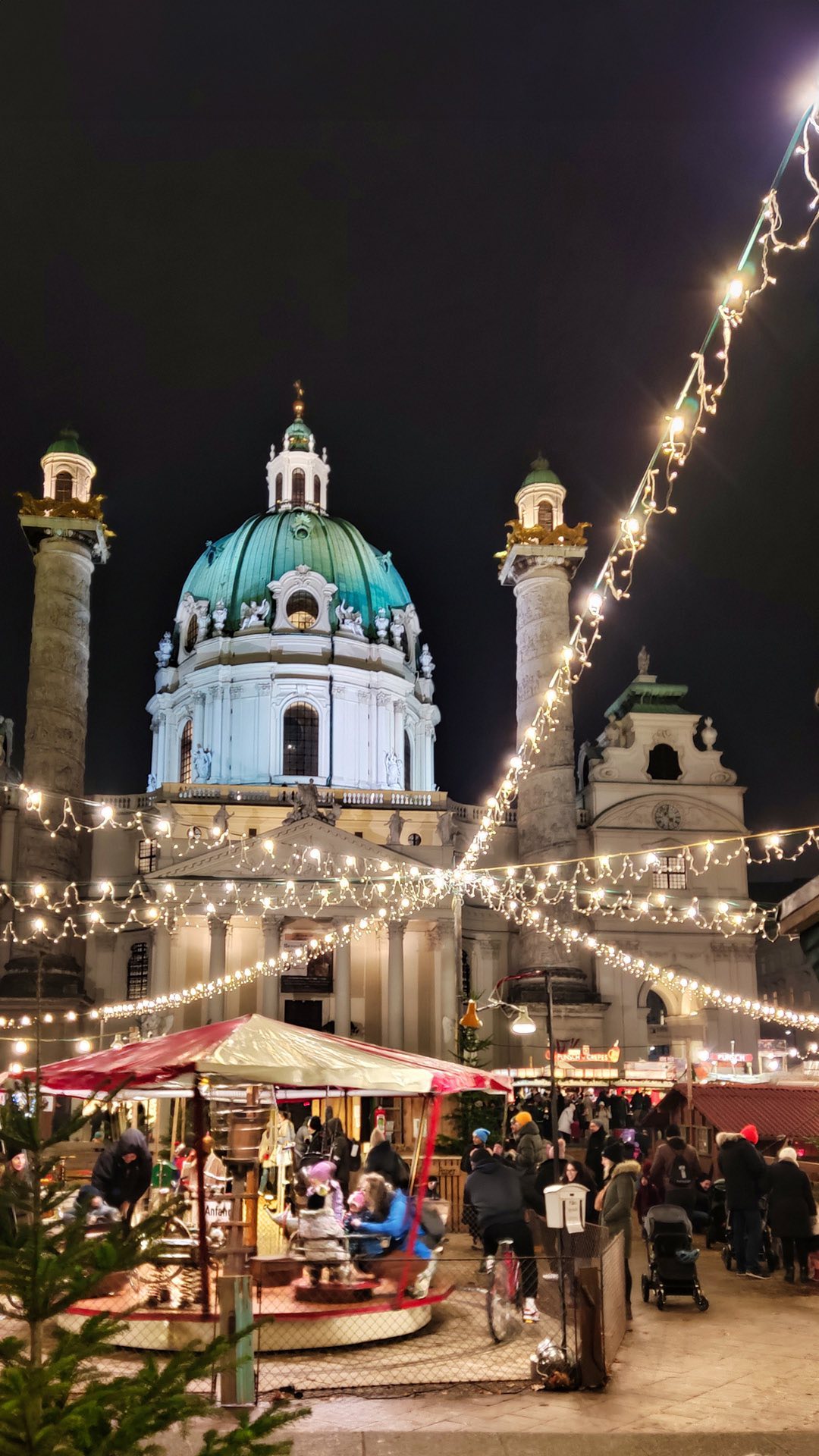 Christmas Markets ⛄️❄️ in Vienna aren’t exactly the North Pole, but it&hellip;