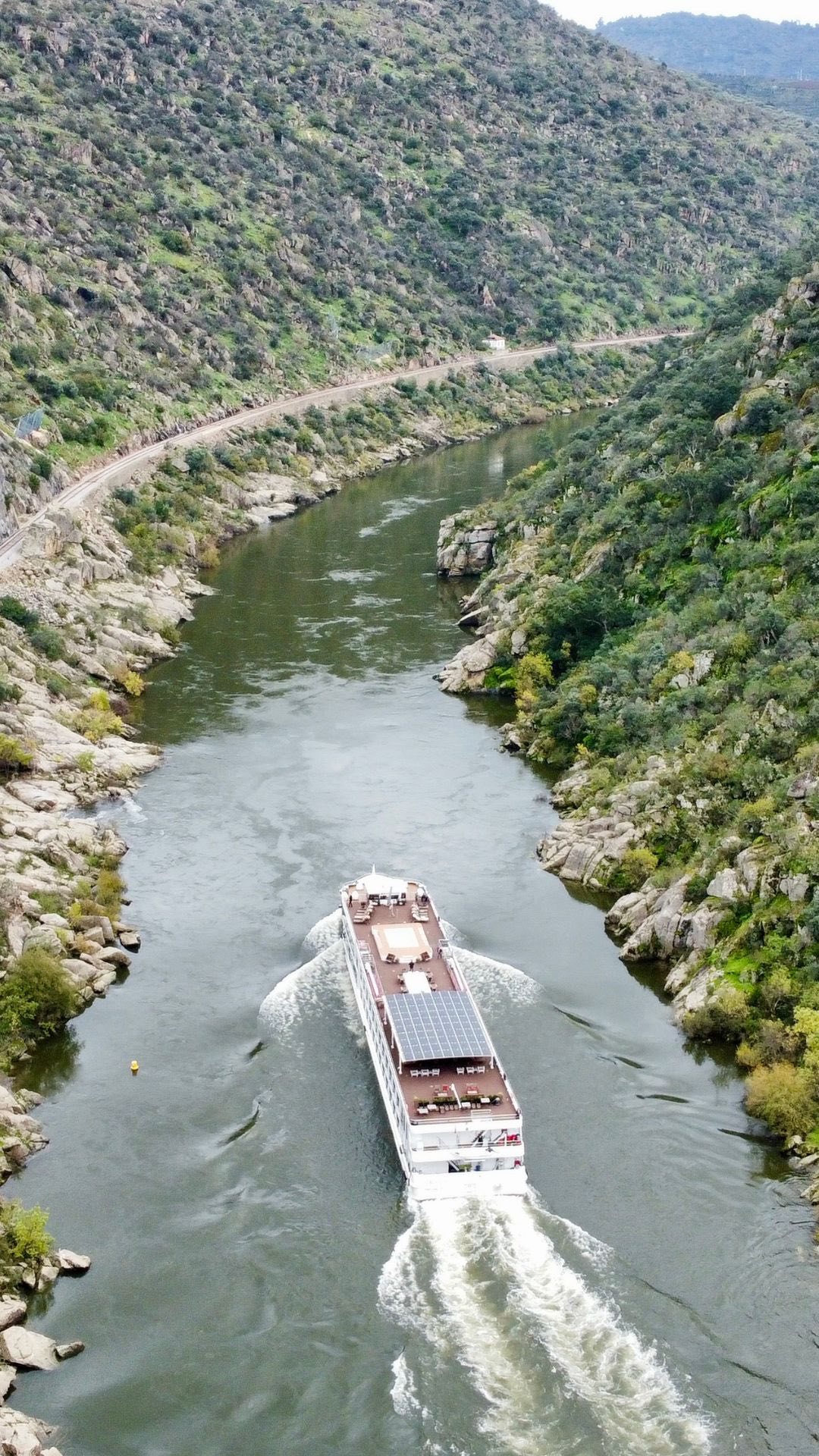 Experience the Douro - in just a few seconds! 🚢 But don’t worry, on&hellip;